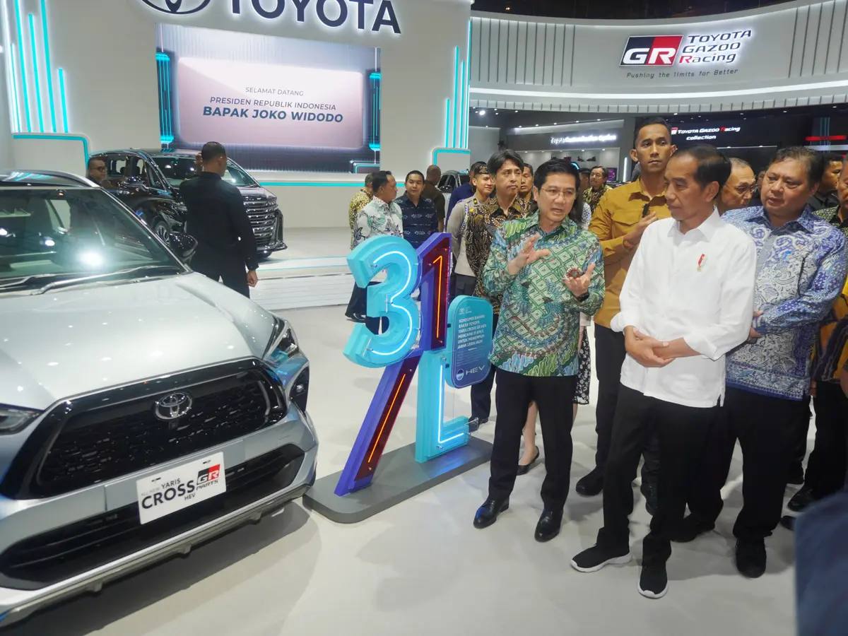 Mobil Hybrid Toyota Mendapat Dukungan dari Presiden Jokowi: Bagaimana Dampaknya pada Lingkungan?