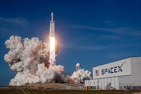 SpaceX Luncurkan Misi ke Bulan